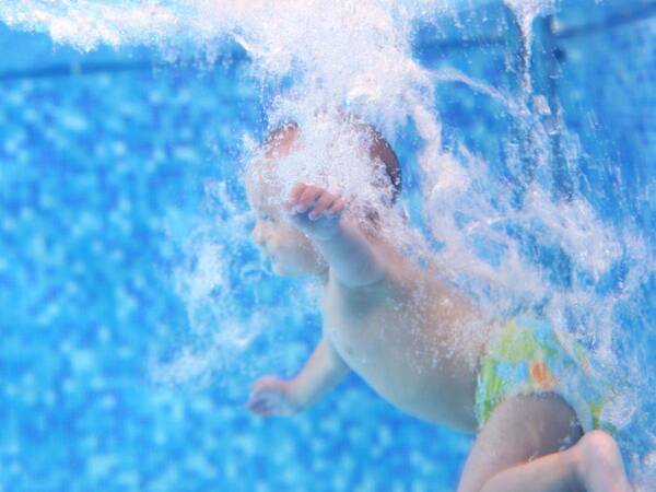 プールで溺れかけた２歳の弟 それを見た幼い姉妹が ヒーローだ 21年6月21日 エキサイトニュース