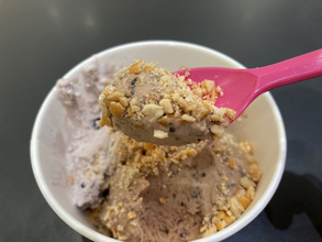 サーティワンアイスクリームが亀田製菓と奇跡のコラボ おすすめNo.１フレーバーを実食