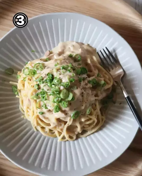 「フライパンに水とツナ缶を入れて…？　できた一品に「魔法みたい」「黄金コンビ」【脱マンネリレシピ】」の画像