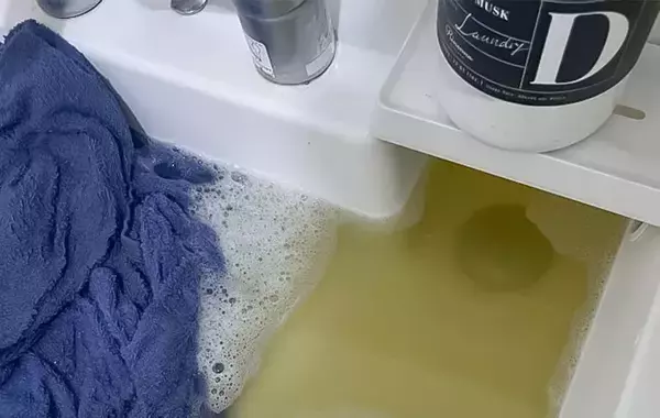 「毎日使うタオル、黒ずんできたら…　洗濯のプロ直伝『リセット洗い』とは？」の画像