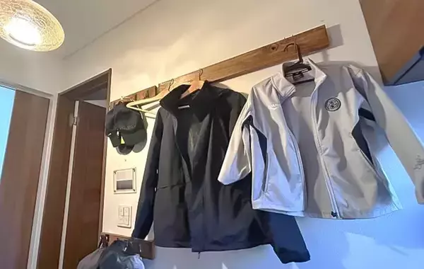 「「一度着て、まだ洗わない服は…」　洗濯のプロが『保管場所』をアドバイス【冬服のニオイ対策】」の画像