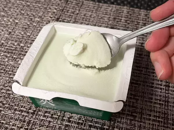 『セブン』で数量限定発売！　暑い夏に食べたい話題のアイスに「食感が楽しい」
