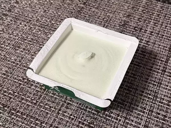 「『セブン』で数量限定発売！　暑い夏に食べたい話題のアイスに「食感が楽しい」」の画像