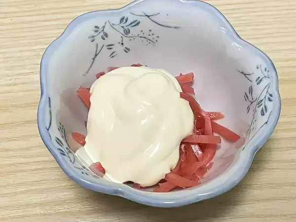 「紅ショウガとマヨネーズを混ぜて…　1000Wで3分焼いた結果に「朝にピッタリ」「目が覚める！」」の画像