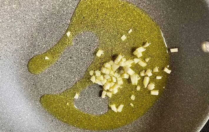 【週末の昼ご飯】フライパン1つで作る『ミートソースパスタ』　「洗い物少ない」「別ゆでよりおいしい」