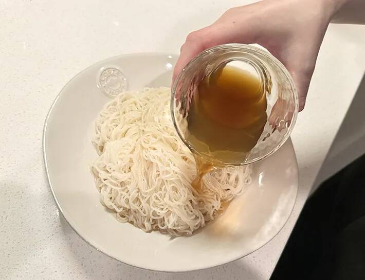そうめんのつゆが「ごくごく飲める」おいしさに？　混ぜたのは『水』ではなく…