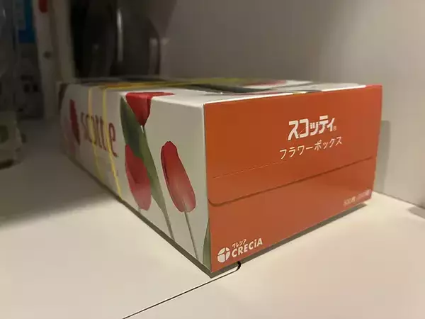 「ティッシュの箱に輪ゴム2本を巻くだけ！　キッチン作業がラクになる『10秒ワザ』」の画像
