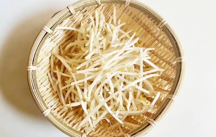 モヤシがあったら作って！　材料3つを加えてレンチンすると…「夫がおかわり希望」