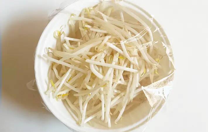 モヤシがあったら作って！　材料3つを加えてレンチンすると…「夫がおかわり希望」