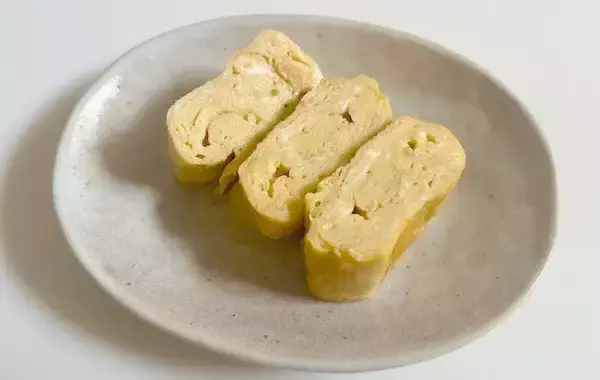 「「夫がハマった」　ご飯が進む玉子焼き、『5g』加えた調味料は？【玉子焼きレシピ】」の画像