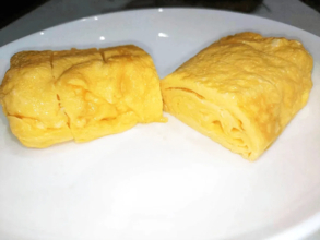 焼く前に『大さじ1杯』入れてみて！　玉子焼きの仕上がりに「サラダ油より香ばしい」