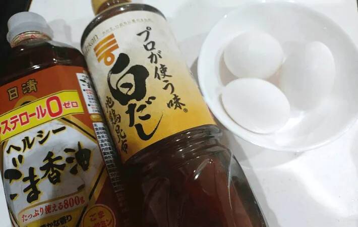 焼く前に『大さじ1杯』入れてみて！　玉子焼きの仕上がりに「サラダ油より香ばしい」