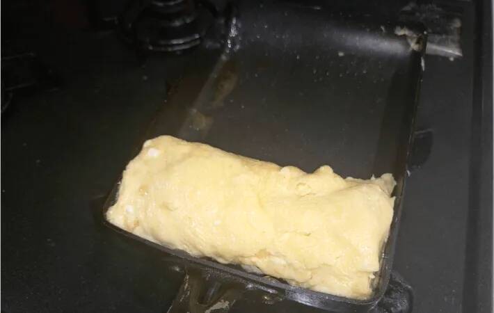 焼く前に『大さじ1杯』入れてみて！　玉子焼きの仕上がりに「サラダ油より香ばしい」