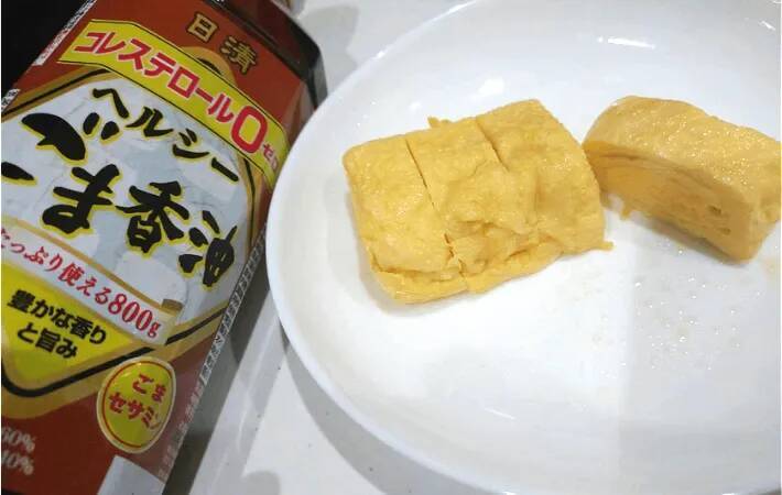 焼く前に『大さじ1杯』入れてみて！　玉子焼きの仕上がりに「サラダ油より香ばしい」