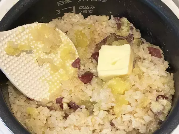 「炊飯器に入れるだけ！　『うどんスープ』で作るサツマイモご飯が…「料亭の味」【簡単レシピ】」の画像