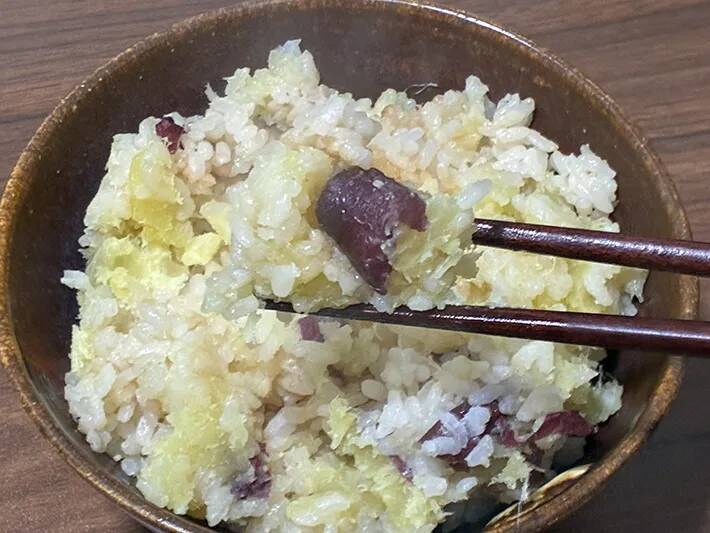 炊飯器に入れるだけ！　『うどんスープ』で作るサツマイモご飯が…「料亭の味」【簡単レシピ】