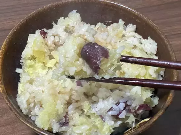 「炊飯器に入れるだけ！　『うどんスープ』で作るサツマイモご飯が…「料亭の味」【簡単レシピ】」の画像