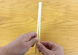 「割り箸を割る時、縦に持たないで！　きれいに割る方法に「感動した」「こんなに違うのか」」の画像2