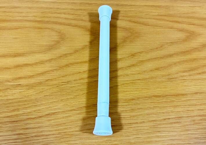 『短いつっぱり棒』が優秀すぎる！　ゴミ箱に使う活用アイディアに「もう手放せない！」