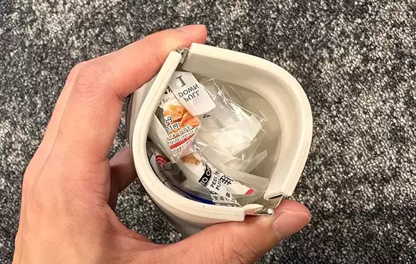 「「これがゴミ箱なの？」「ぜんぜん見えないし機能的」　評判の『スリコ』ポータブルゴミ箱がこちら！」の画像