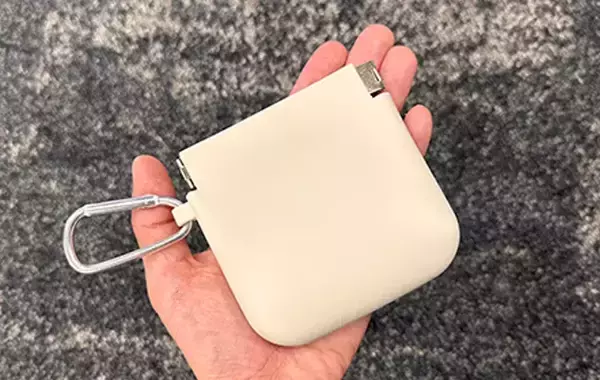 「「これがゴミ箱なの？」「ぜんぜん見えないし機能的」　評判の『スリコ』ポータブルゴミ箱がこちら！」の画像