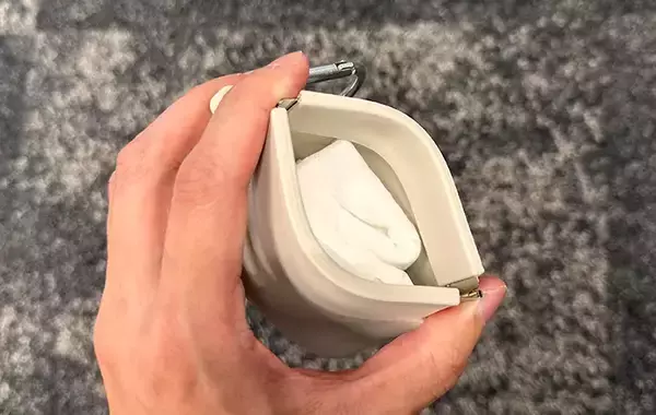 「「これがゴミ箱なの？」「ぜんぜん見えないし機能的」　評判の『スリコ』ポータブルゴミ箱がこちら！」の画像