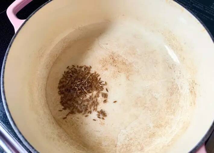 ヨーグルトに1時間漬けた豚肉をカレーに入れると？「驚くほどやわらかい」