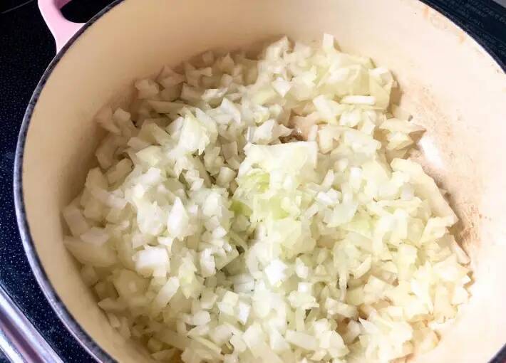 ヨーグルトに1時間漬けた豚肉をカレーに入れると？「驚くほどやわらかい」