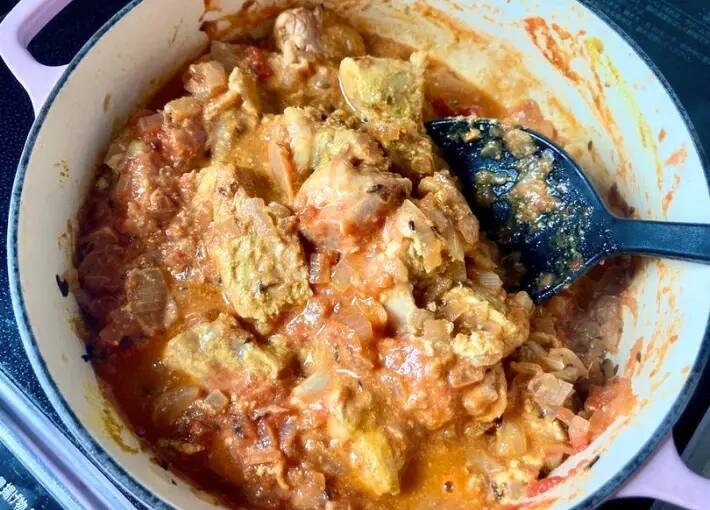 ヨーグルトに1時間漬けた豚肉をカレーに入れると？「驚くほどやわらかい」