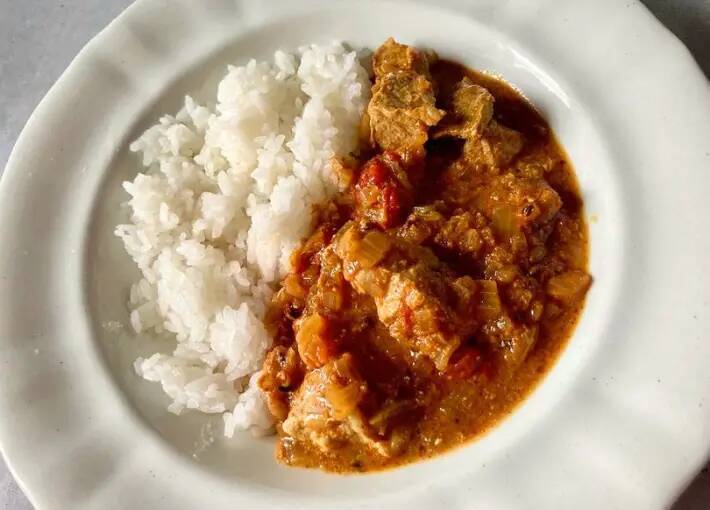 ヨーグルトに1時間漬けた豚肉をカレーに入れると？「驚くほどやわらかい」