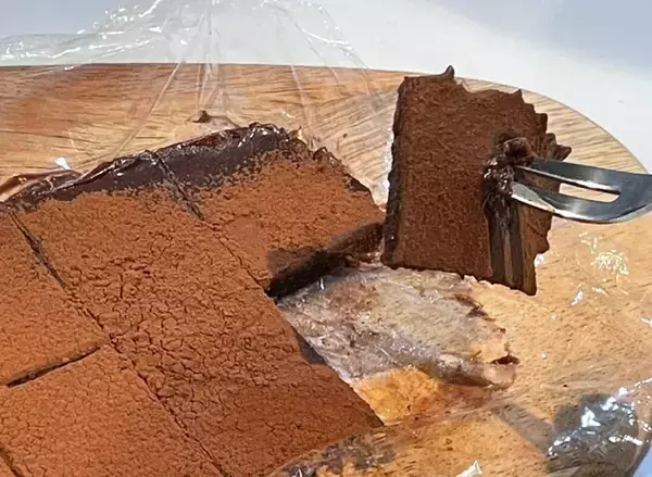 「材料3つ、レンチン1分　混ぜて冷やすだけの『生チョコ風』スイーツに「口でとろける」「ぜい沢な風味」」の画像