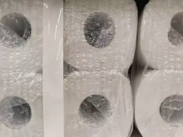 トイレットペーパーの袋、端から破るの待って！　開け方を変えたら「残量も一目で分かる」【収納の裏技4選】