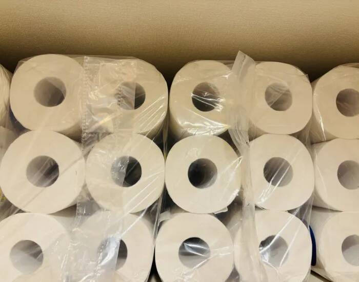 トイレットペーパーの袋、端から破るの待って！　開け方を変えたら「残量も一目で分かる」【収納の裏技4選】