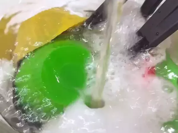 カレーを入れたタッパーは…　母が教える『洗い物』の裏技に「やってみる！」