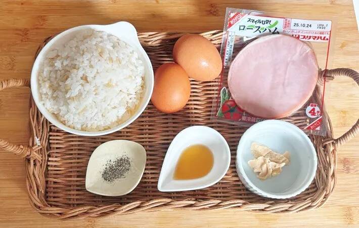 3分レンチンしてパラパラに！　チャーハンの材料で入れたのが？「プチプチ食感がたまらん」