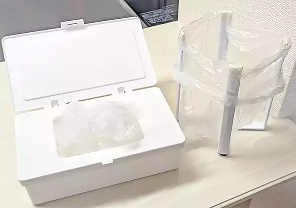 「110円のマスクケース、入れたのはマスクではなく？　ダイソーに聞いた！家中で使える収納アイディア」の画像
