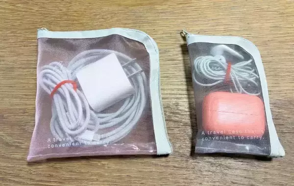 「セリアで買った『メッシュのメイクポーチ』　思わぬ活用法に「ピッタリ収まった！」」の画像