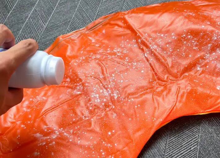 プールじまいの新常識？浮き輪の保管に「ベビーパウダー」を使ってみた