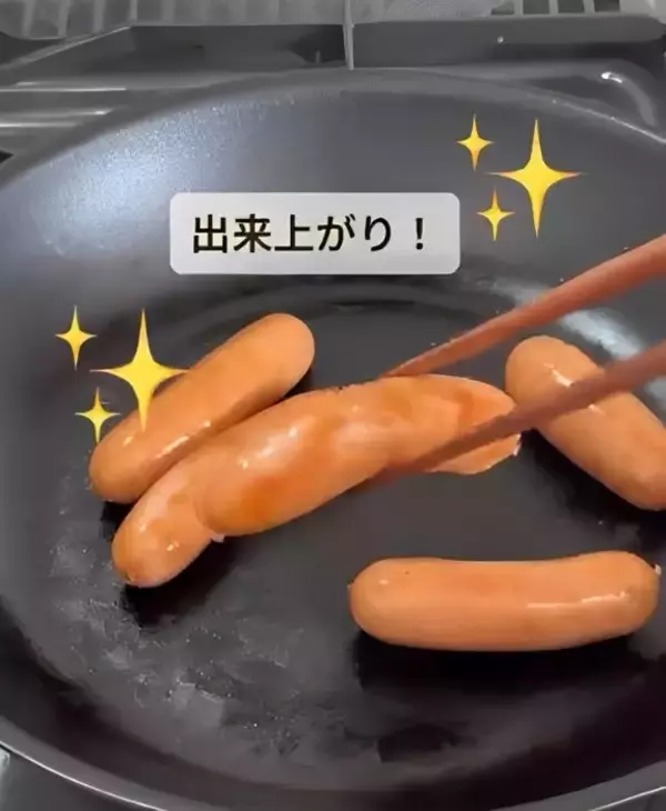 「水を入れて調理すると…　ウインナー調理テクに「絶対こっち」「早速試す」」の画像