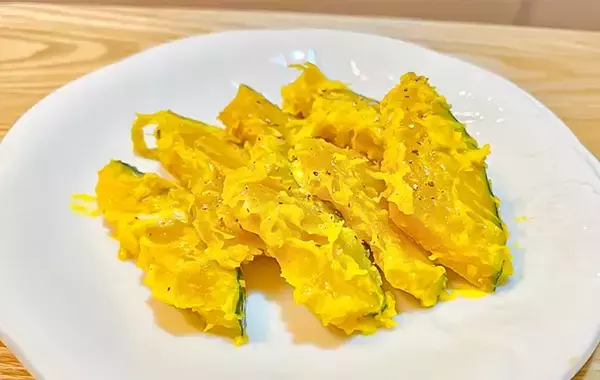 「家にカボチャがあったら絶対作って！　レンチンだけで絶品『かぼちゃのマヨチーズ和え』」の画像