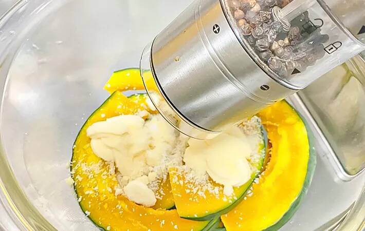 家にカボチャがあったら絶対作って！　レンチンだけで絶品『かぼちゃのマヨチーズ和え』