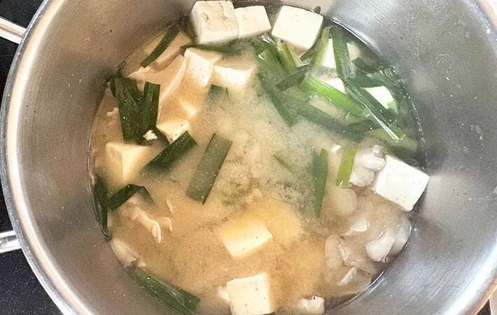 味噌汁に『大さじ4杯』入れてみて　意外な組み合わせに「またやりたい！」