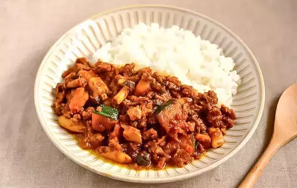 「手軽なキーマカレー　ハウス食品に聞いた！おすすめ食材と簡単アレンジ【管理栄養士が実践】」の画像