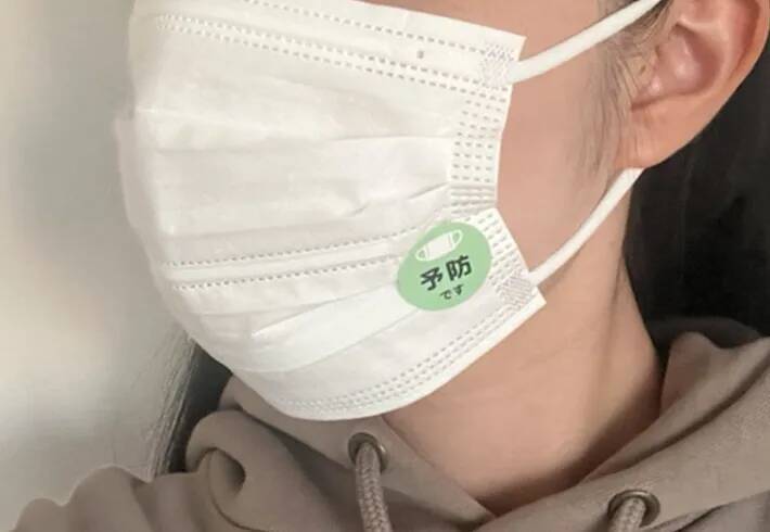 【110円】ダイソーで発見した『マスクの誤解を防ぐシール』　使ってみたら…革命的だった