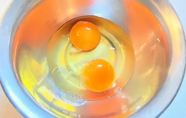 「切った瞬間とろ～り！　余り物で作った玉子焼きに「子供たちが奪い合いになった」」の画像