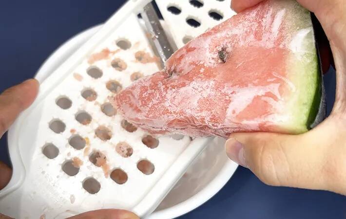 おろし器で削るだけ！　自宅で簡単にできる『フルーツシャーベット』の作り方