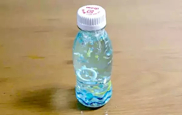 「たまった保冷剤の『中身』を使う！　意外な活用法に「捨てなくてよかった」「夏にピッタリ」」の画像