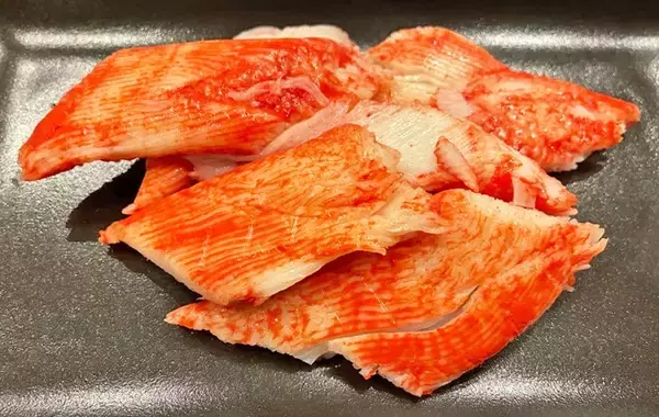 「和えるだけで完成！　家にあるカニカマが『罪深い一品』に化けた」の画像