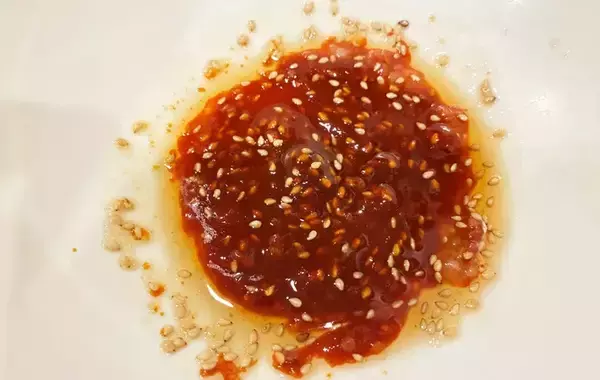 「和えるだけで完成！　家にあるカニカマが『罪深い一品』に化けた」の画像