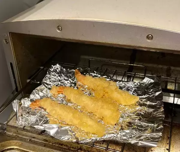 「しなしなの天ぷら　霧吹きで吹きかけたのは？食べ方に「次からコレ」「全然違う」」の画像